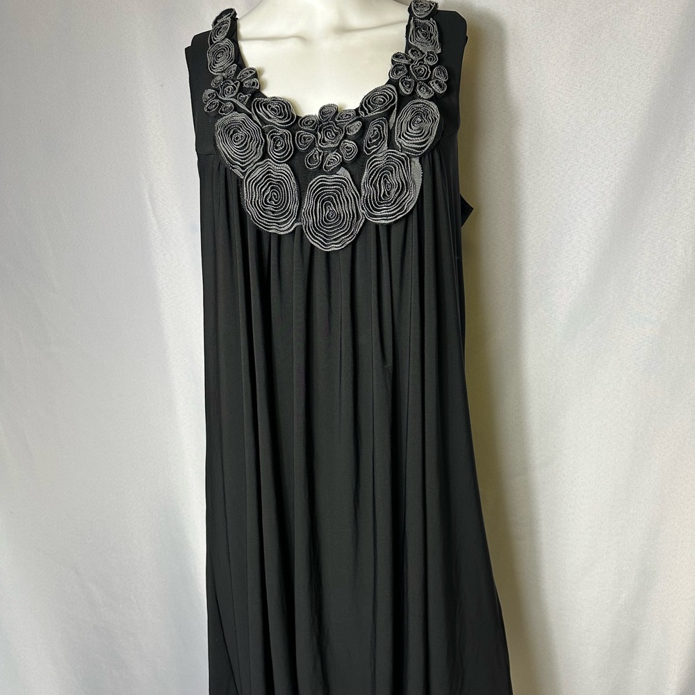 NIC&DOM BLACK SIZE 1X SLEEVELESS DRESS